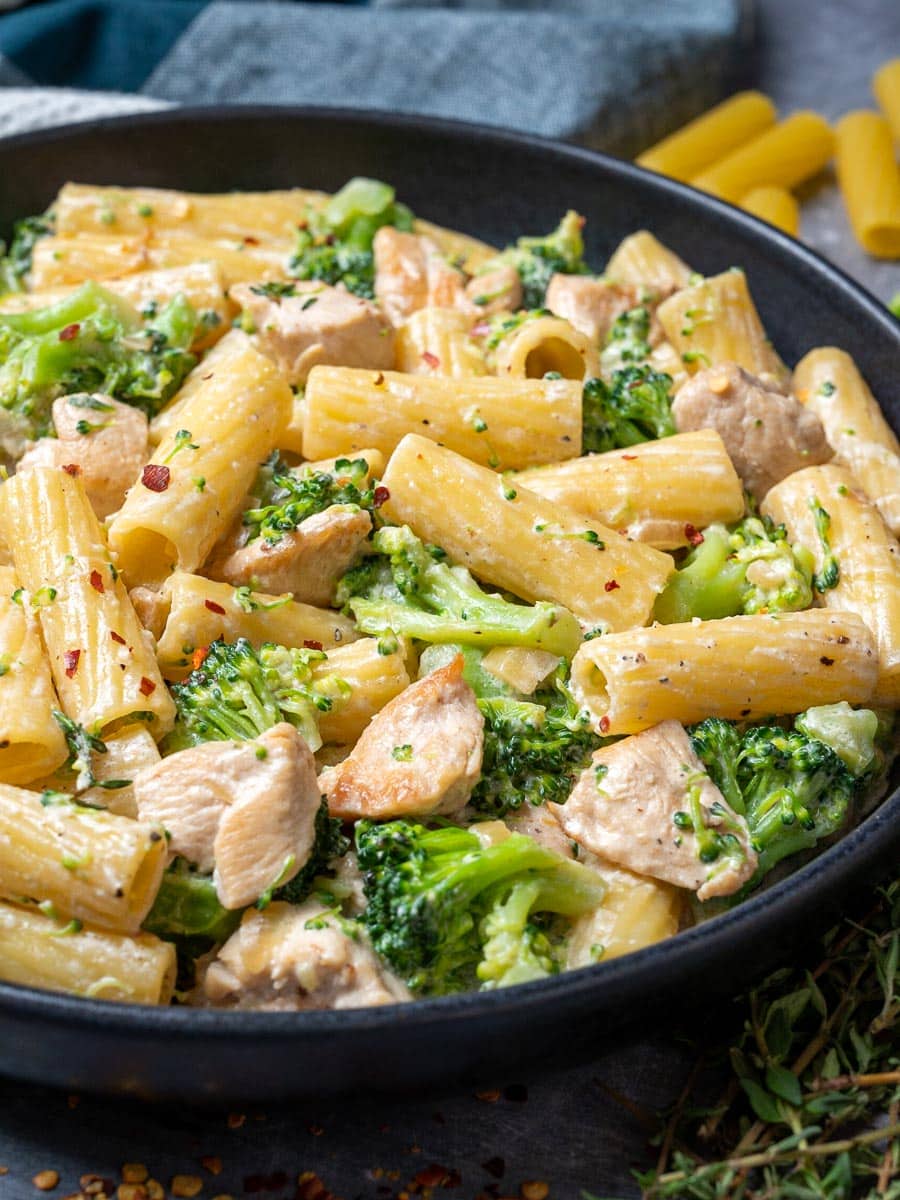 cooked chicken broccoli pasta plated in a large black bowl - one of the recipes for this week's healthy weekly meal plan